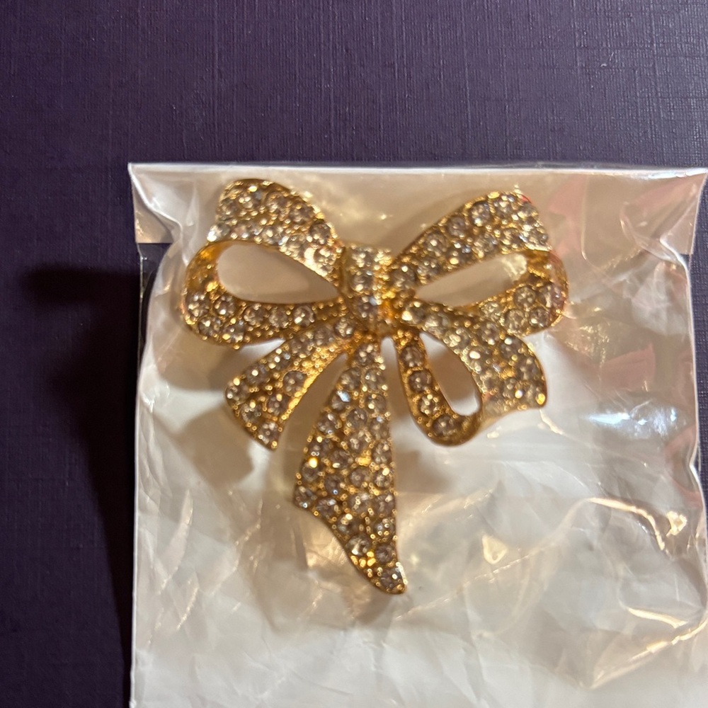 Elegant Gold Bow Brooch